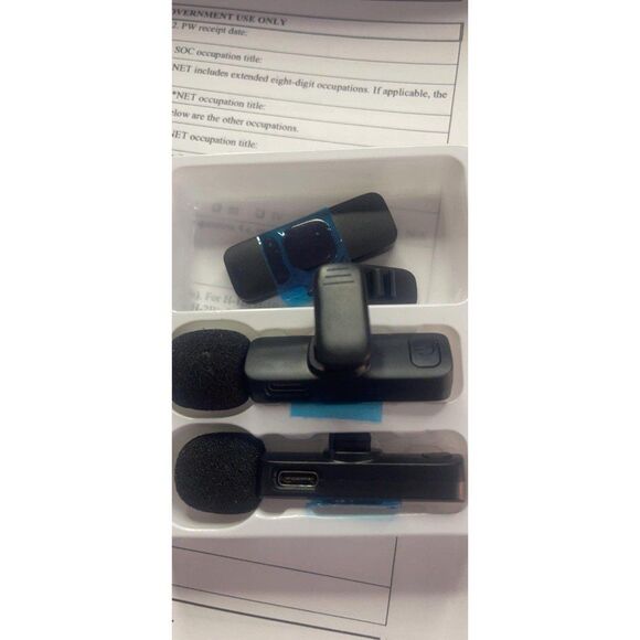 2 Pack Wireless Lavalier Microphones for iPhone, iPad - Crystal Clear Sound - Picture 3 of 3